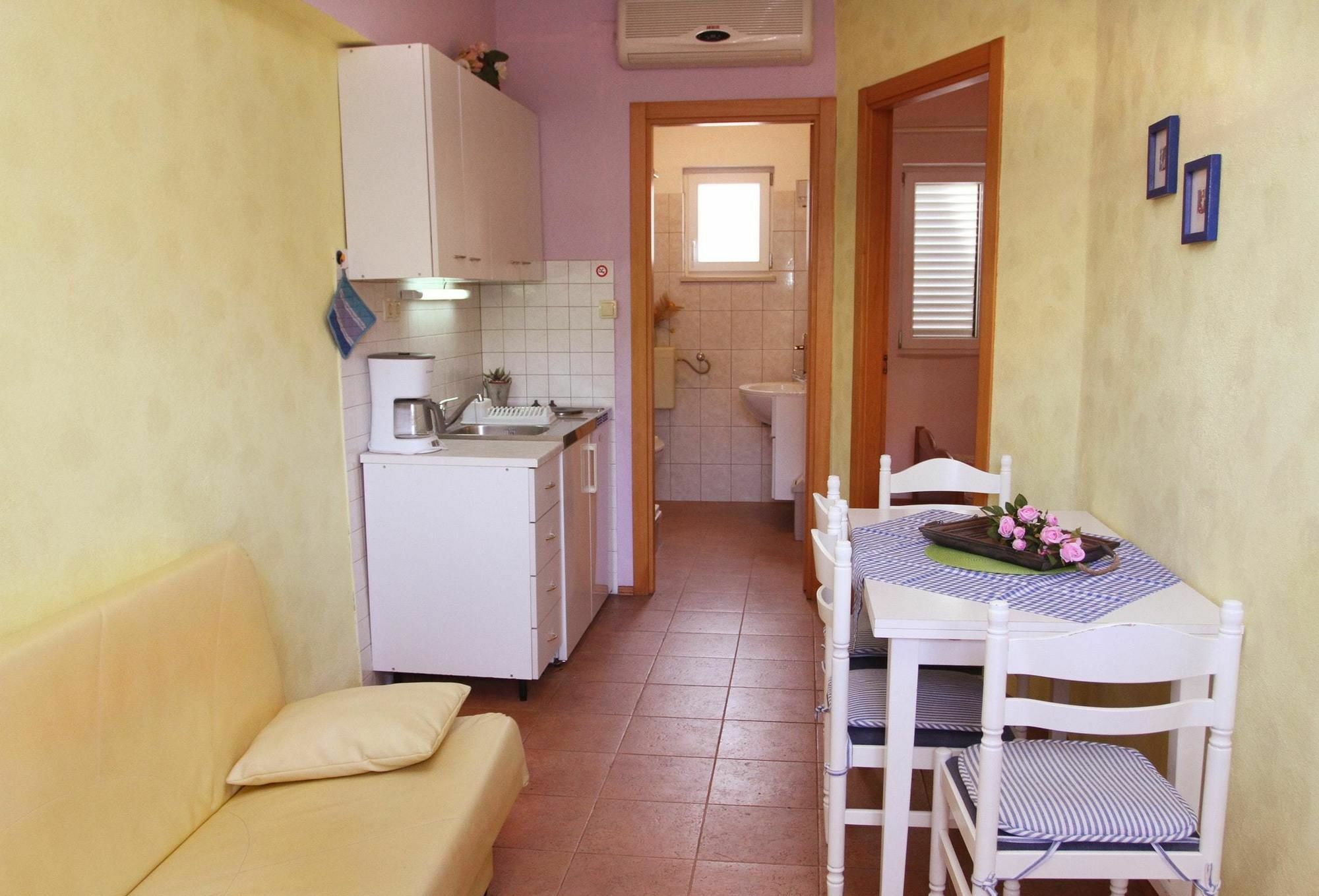 Apartment With 2 Bedrooms In Okrug Gornji, With Enclosed Garden And Wi Exteriör bild