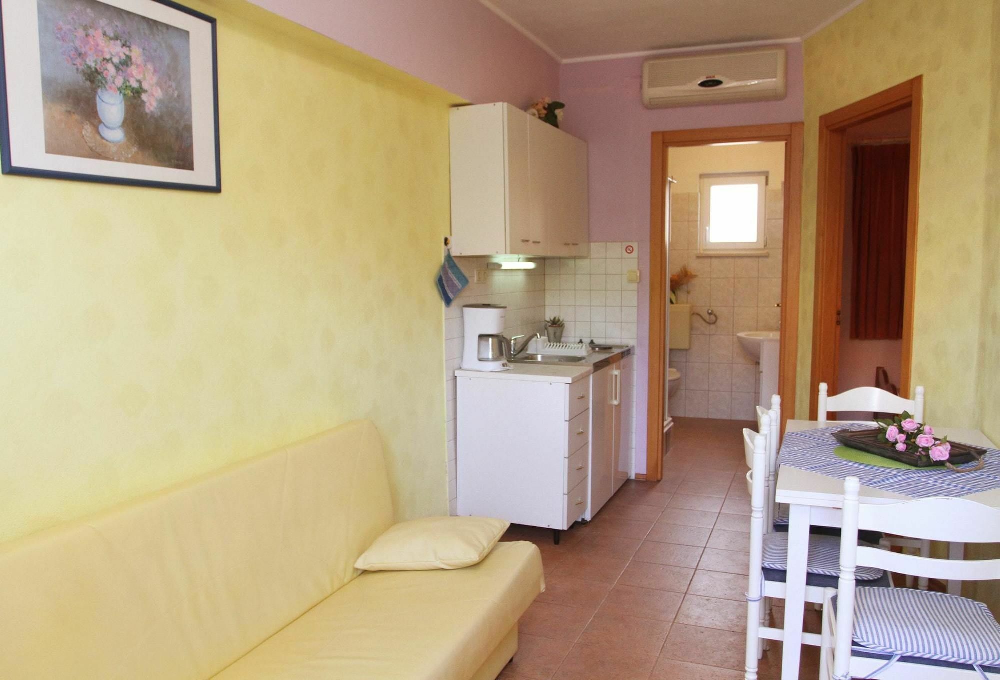 Apartment With 2 Bedrooms In Okrug Gornji, With Enclosed Garden And Wi Exteriör bild